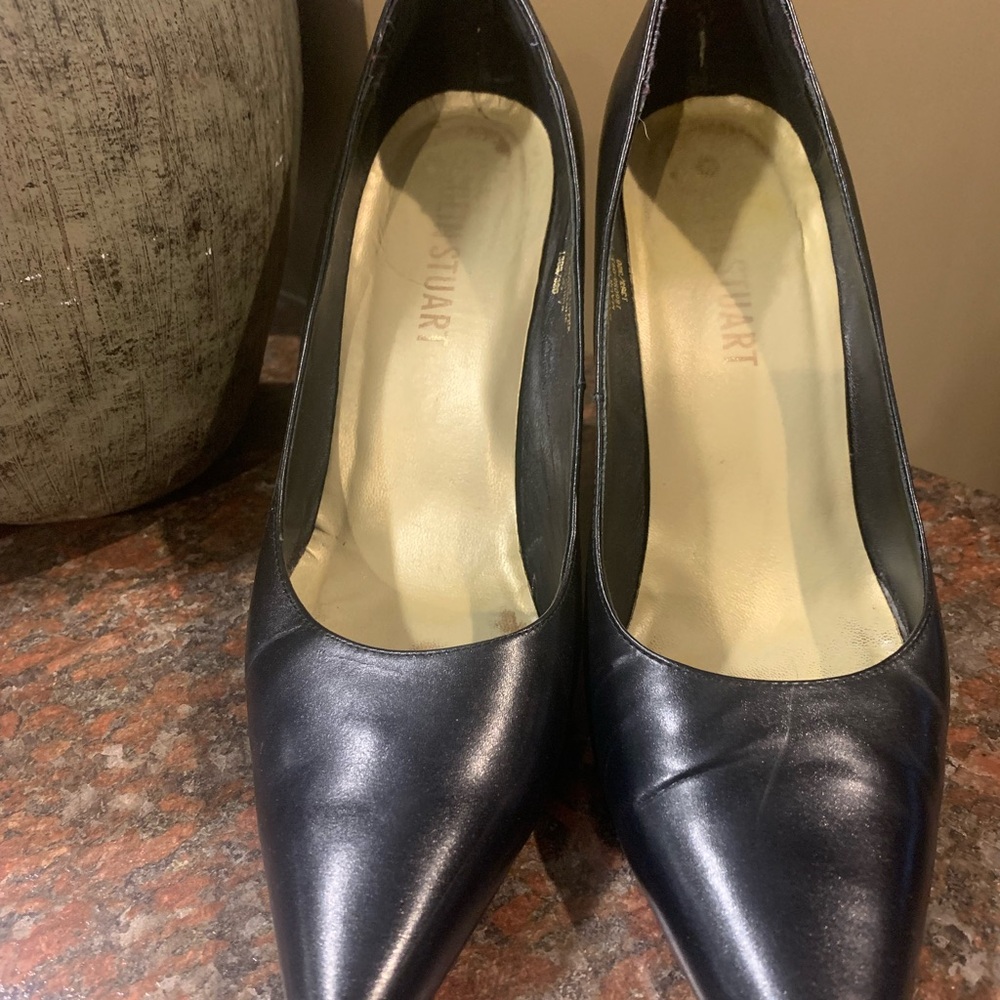EUC- Colin Stuart- black Leather Stilettos. Size 7.